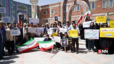 تجمع دانشجویان برای حمایت از حق مسلم غنی‌سازی در نماز جمعه +تصاویر
