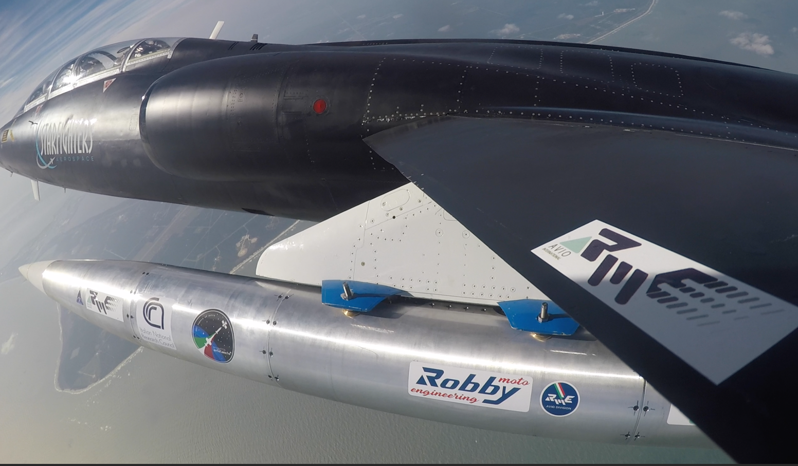 پای جت های فانتوم به ماموریت های فضایی باز می شود؟/ خلاقیت جالب شرکت فضایی آمریکایی در پرتاب ماهواره با جت های جنگی