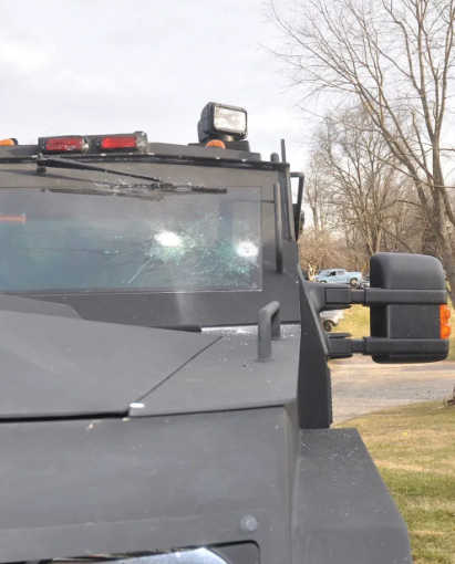 بررسی حادثه تلخ حمله به سمند پلیس در اهواز/ سمند کافی نیست، به خودروهای ضد گلوله نیاز است