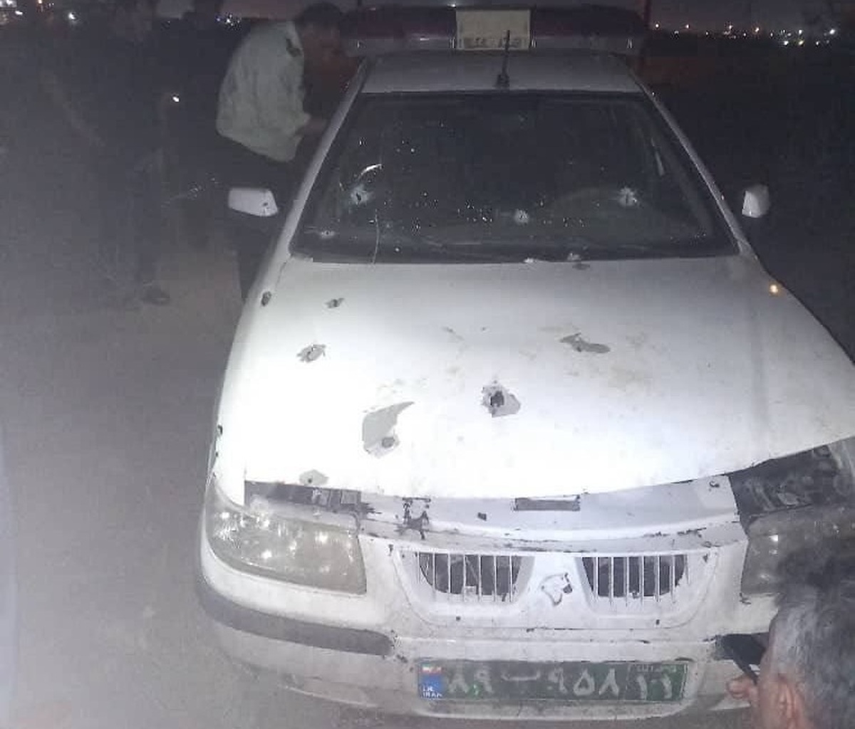 بررسی حادثه تلخ حمله به سمند پلیس در اهواز/ لزوم و چگونگی ضد گلوله سازی خودرو های موجود پلیس + تصاویر