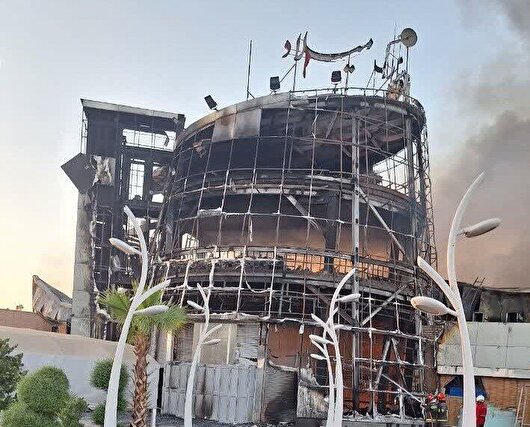 آتش‌سوزی فروشگاه بزرگ میلاد در شاهین‌شهر مهار شد