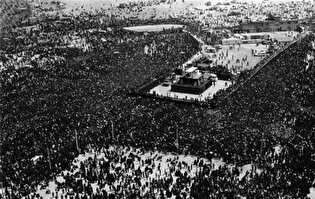 تشییع میلیونی امام خمینی ؛ مردی که تیترهای جهان را به خود اختصاص داد
