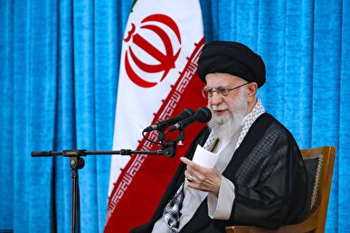 رهبرانقلاب: استقلال ملی به معنای قطع رابطه با محیط پیرامون و دنیا نیست، بعضی‌ها مغالطه نکنند/ استقلال به معنی این است که ملت ایران روی پای خودش بایستد + فیلم