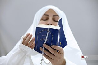 دعای عرفه زائران ایرانی در صحرای عرفات