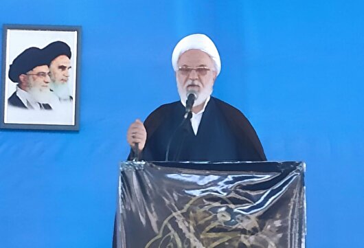 امام جمعه موقت سمنان: ایران به حق هسته‌ای خود پایبند است