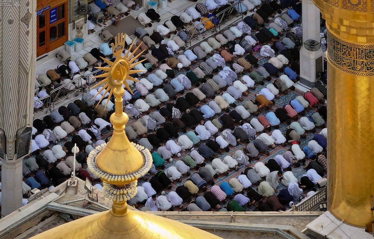 اقامه نماز عید قربان در حرم امیرالمومنین