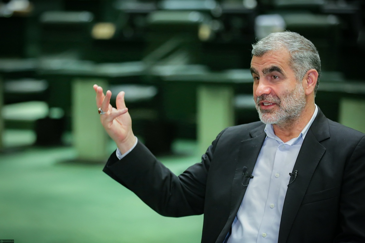 نیکزاد: آقای همتی اگر واقعا تحت فشار بود به هر بهایی وزارت نمیکرد؛ کنار میرفت/ حرفهای او منطقی و درست نیست + فیلم