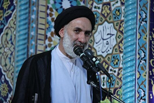 خطیب جمعه شهرکرد: کارهای روزمره مسئولان را از سرمایه‌گذاری غافل نکند