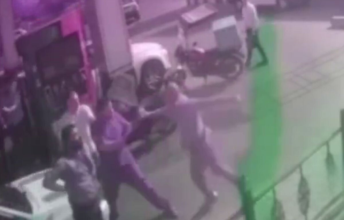 شرارات و حمله ازاذل و اوباش به یک شهروند تهرانی در پمپ بنزین