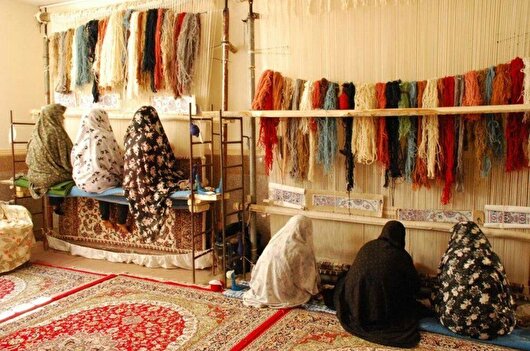 کاهش ۴۰۰ هزار نفری بافندگان فرش در کشور