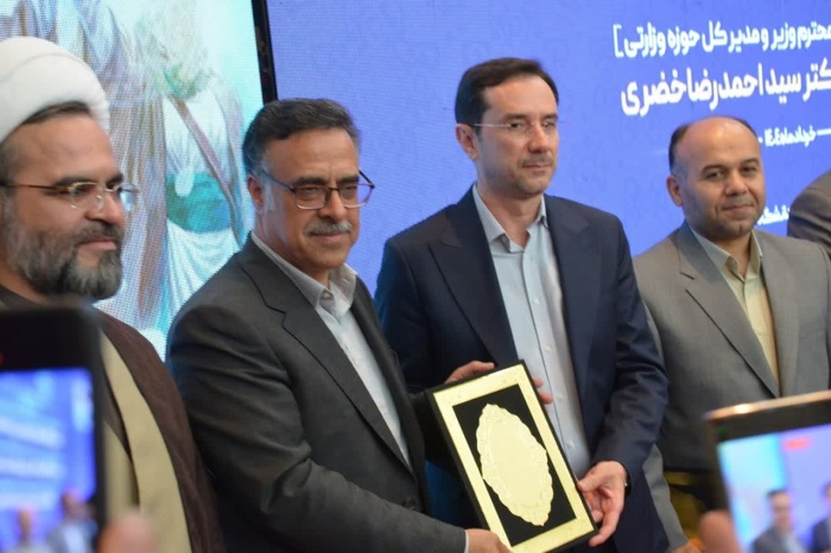 دانشگاه نسبت به مسائل و نیازهای جامعه مسئول است/دانشگاه باید دانشآموختگانی متعهد، کارآمد، وطندوست و کارآفرین تربیت کند