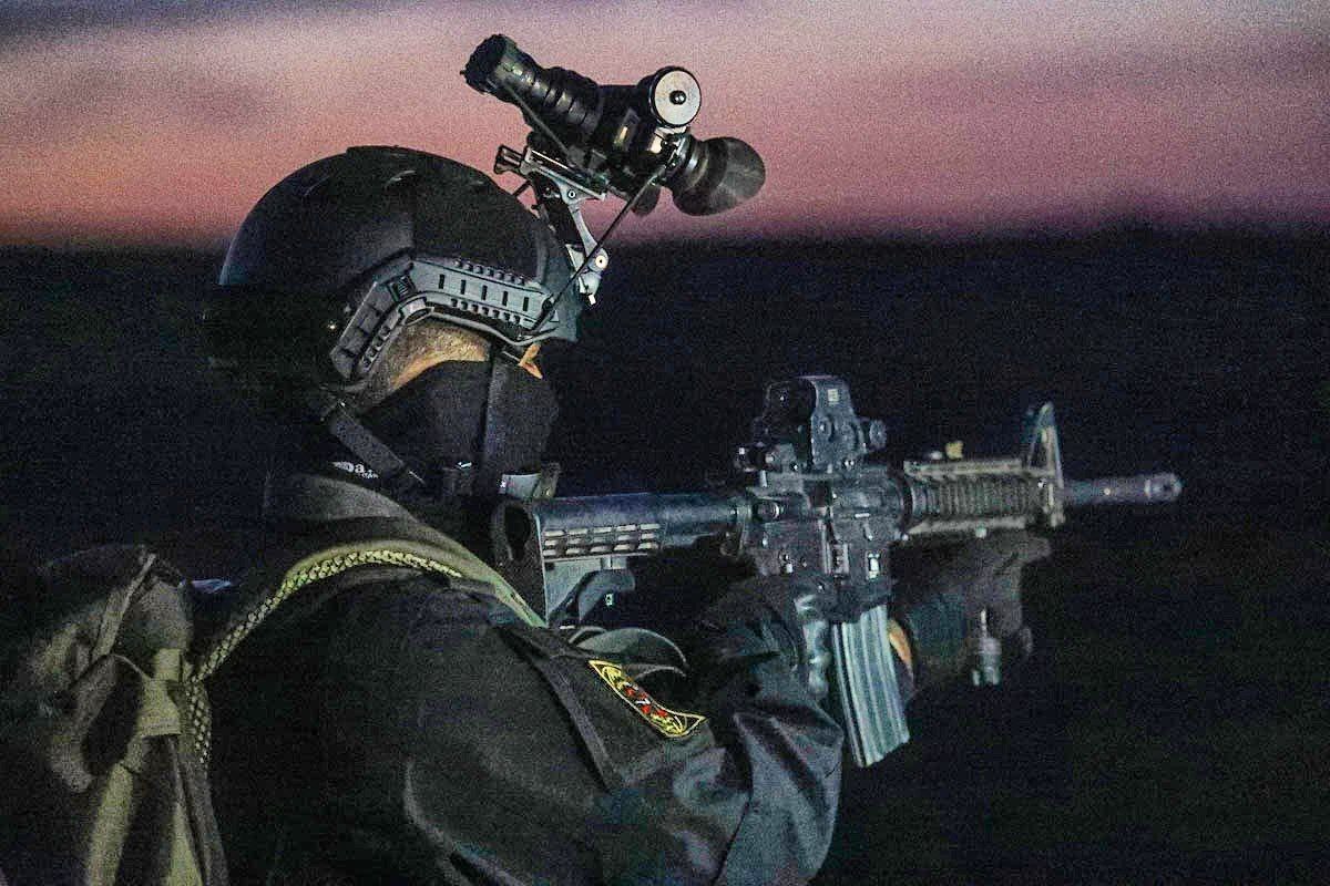 نیروهای عملیات ویژه ایرانی از چه سلاح هایی استفاده میکنند؟/ بررسی تصویرمحور از تسلیحات انفرادی نیروهای مخصوص نوپو و ارتش و سپاه