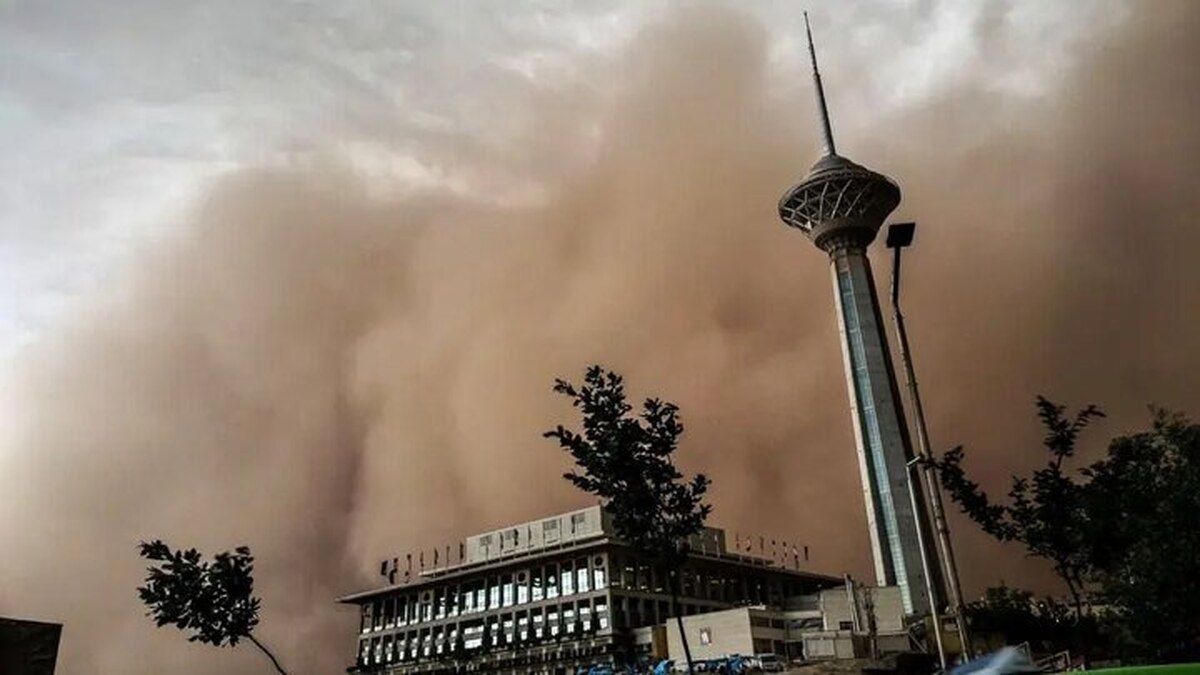 طوفان شدید تا یک ساعت دیگر به تهران میرسد