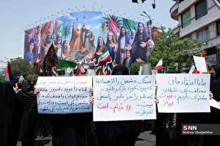 تجمع ضد صهیونیستی مردم تهران در میدان انقلاب