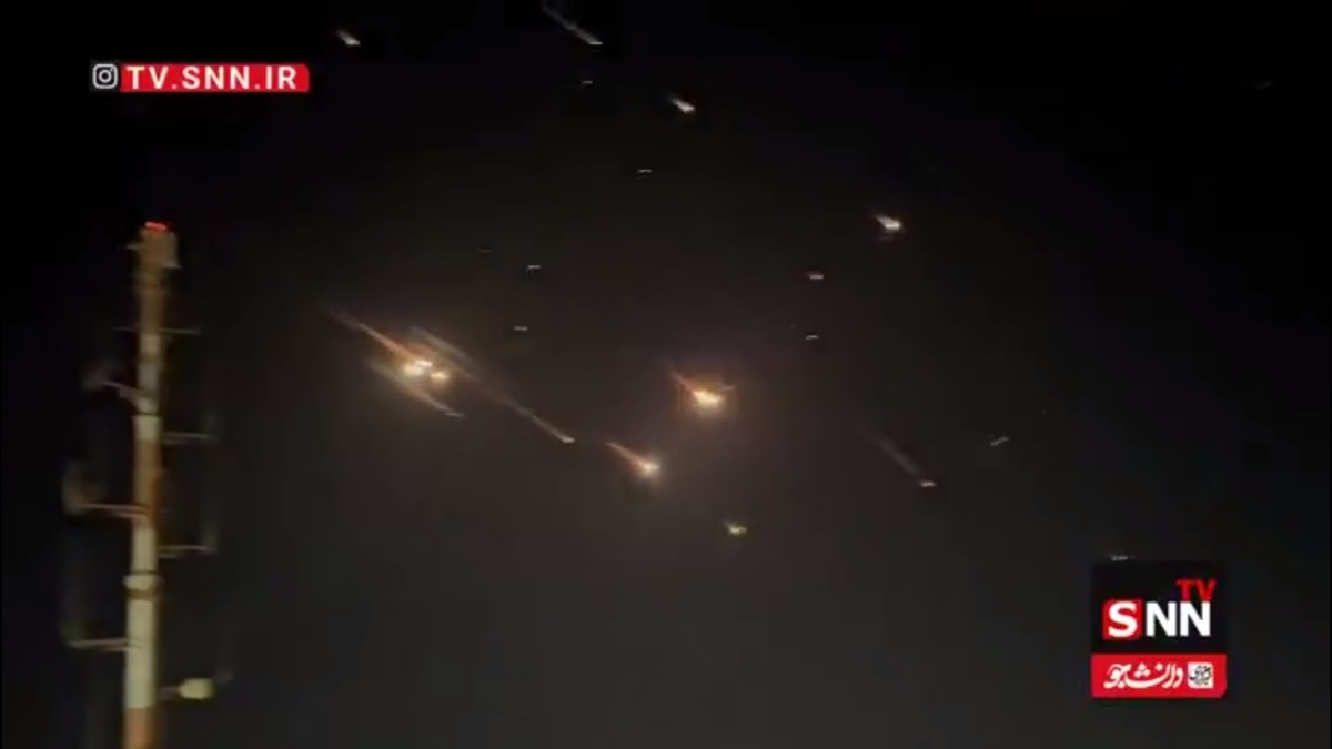 تصویری دیگر از موشک های ایرانی بر فراز آسمان اراضی اشغالی