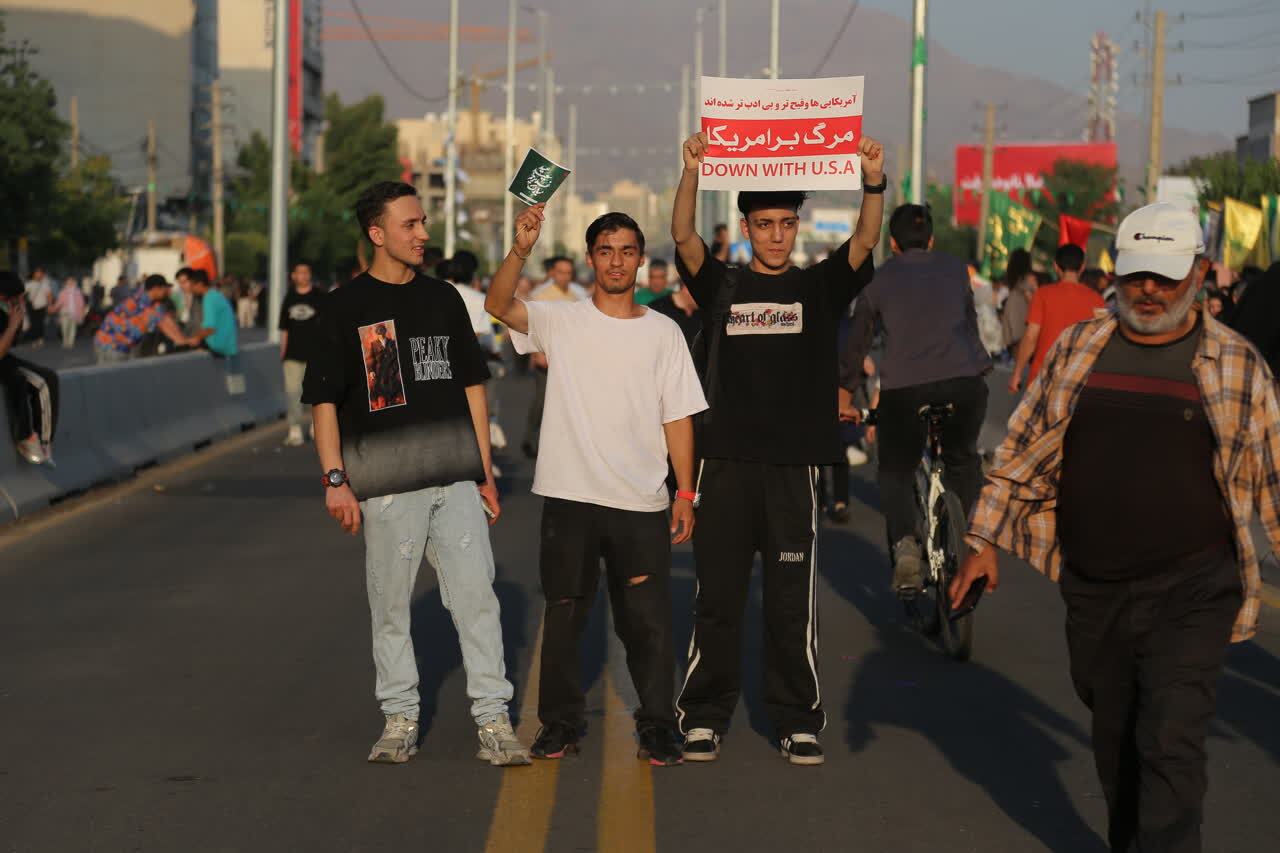 تجمع باشکوه مردمی در البرز با شعار &laquo;ایران، ذوالفقار علی(ع)&raquo; برگزار شد / محکومیت تجاوز رژیم صهیونیستی