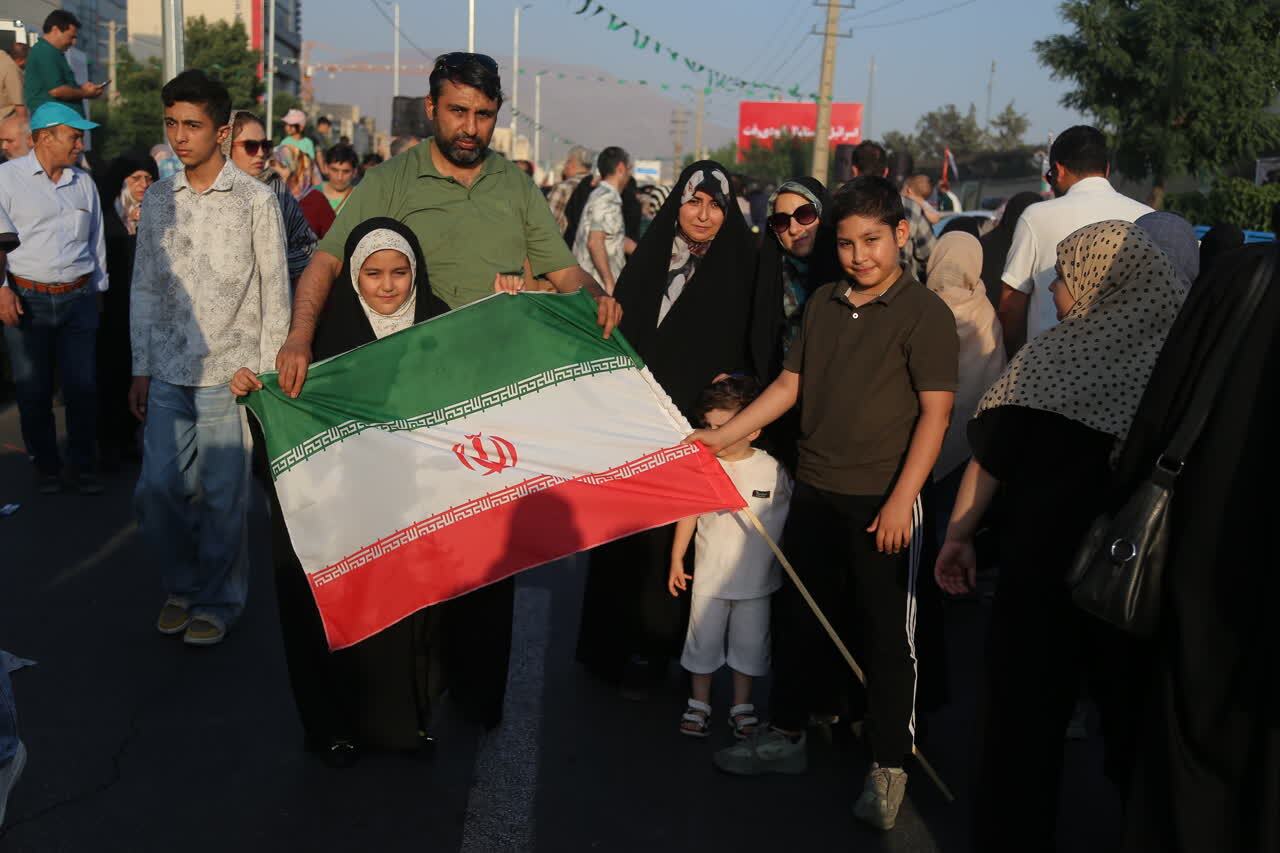 تجمع باشکوه مردمی در البرز با شعار &laquo;ایران، ذوالفقار علی(ع)&raquo; برگزار شد / محکومیت تجاوز رژیم صهیونیستی