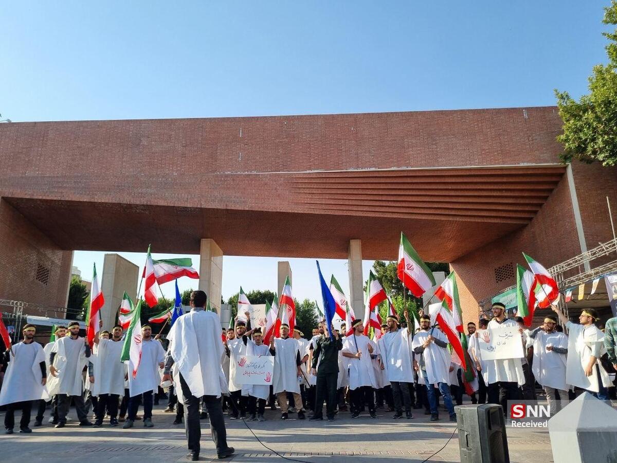 وقتی کفنپوشان شریف، پیامآوران غیرت شدند/ با شهادت نخبگان، دانشجویان آماده جانفشانی در راه وطن هستند