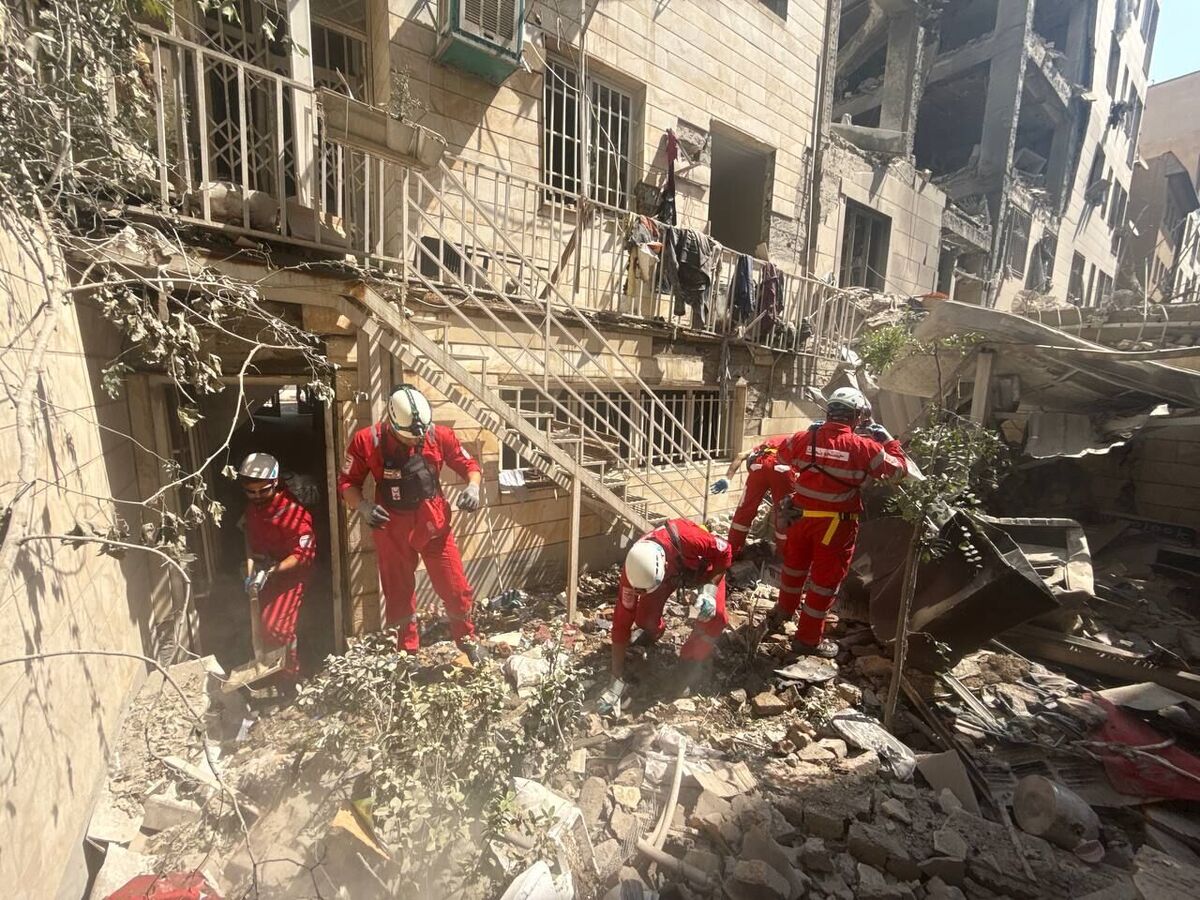 هلال احمر: در حال حاضر ۲۷۱۴ نفر نیروی امداد و نجات در حال خدمت رسانی هستند