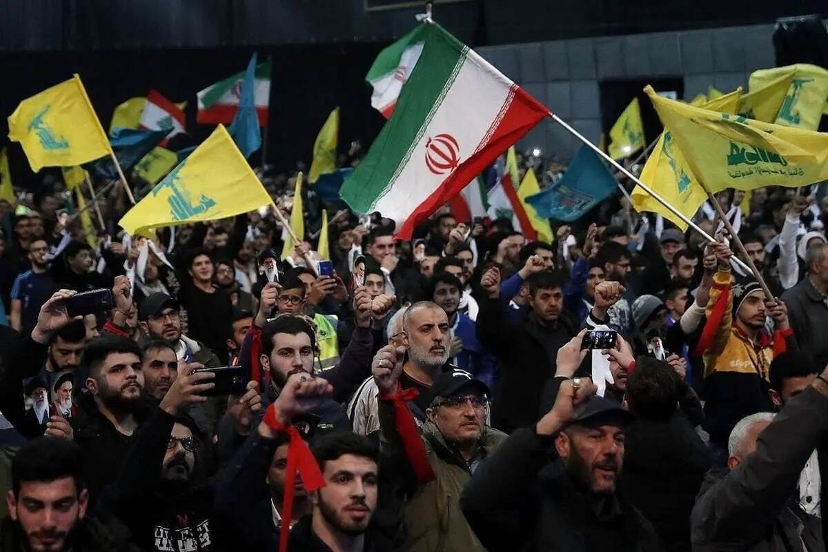 شادی مردم شهر صور هنگام عبور موشک های ایرانی بر فراز آسمان لبنان