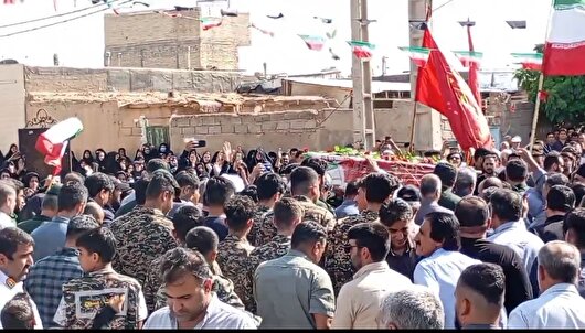 پیکر شهید مدافع وطن «وحید دالوند» در اندیمشک تشییع شد+فیلم
