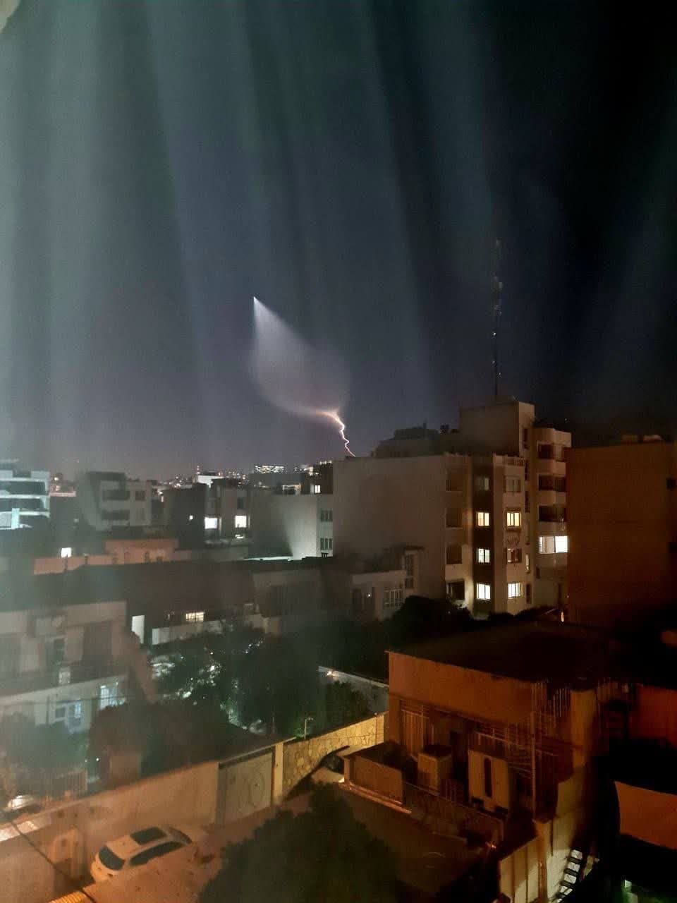 سجیل این بار نه از دهان ابابیل بلکه از شهرهای موشکی ایران برسر دشمنان خدا فرود آمد/ پای موشک سجیل هم به جشن صهیون کشی باز شد