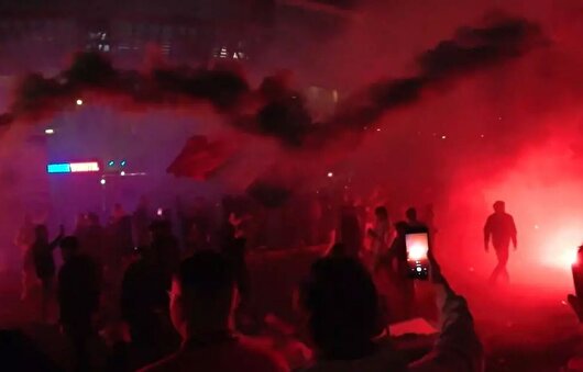 آتش‌بازی فوق‌العاده در سطح شهر ناپل پس از قهرمانی ناپولی در سری A
