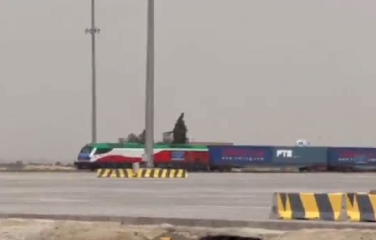 نخستین قطار مستقیم چین وارد بندر ریلی خشک تهران (آپرین) شد
