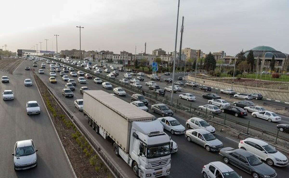 ترافیک پرحجم در ورودیهای تهران؛ موج بازگشت مردم به پایتخت