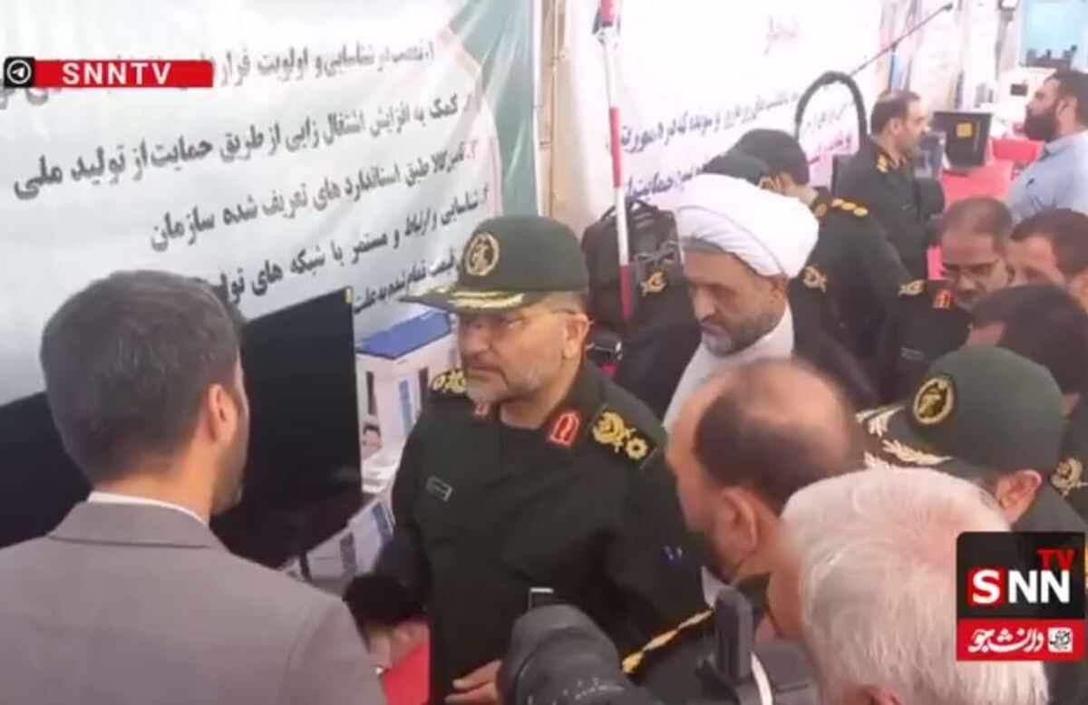 بازدید سردار سلیمانی از نمایشگاه تجهیزات اهدایی بسیج طرح شهید سید محمد حجازی + فیلم
