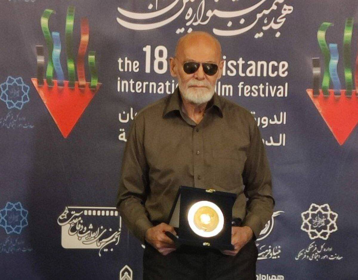 ببینید| تقدیر از جمشید هاشم پور در اختتامیه هجدهمین جشنواره بین المللی فیلم مقاومت