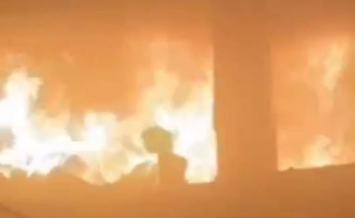 فرار دختر بچه فلسطینی از آتش پس از حمله موشکی شبانگاهی رژیم صهیونیستی به اردوگاه آوارگان! + فیلم