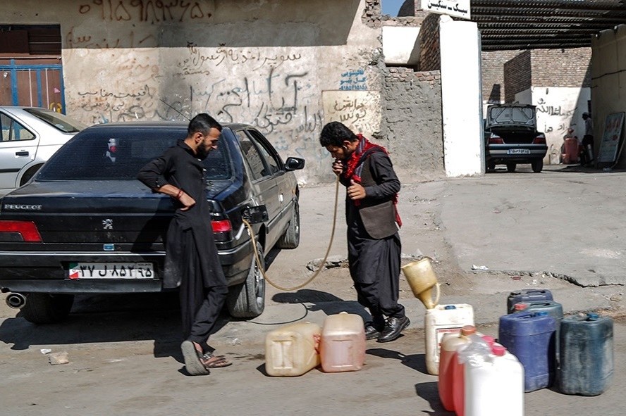 قاچاق سوخت؛ زخمی پنهان بر پیکره جنوب/ثروت و مکنت آنچنانی افرادِ دخیل و موثر قاچاق سوخت؛ زخمی پنهان بر پیکره جنوب/ثروت و مکنت آنچنانی افرادِ دخیل و موثر