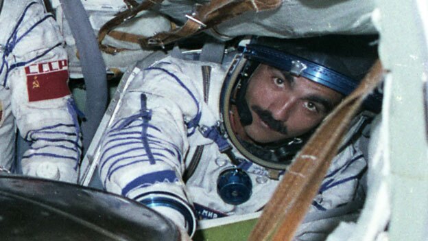 نگاهی به خاطرات عبدالاحد مومند، تنها فضانورد افغانستانی/ توصیف عبدالاحد از  تماشای زمین چگونه بود؟