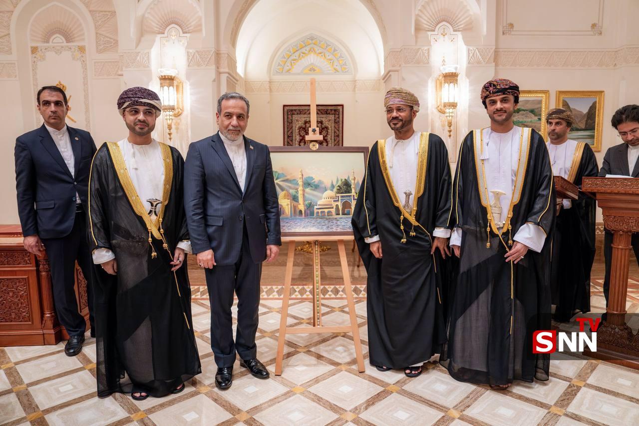 رونمایی از تمبر یادبود همکاری ایران و عمان + عکس رونمایی از تمبر یادبود همکاری ایران و عمان + عکس