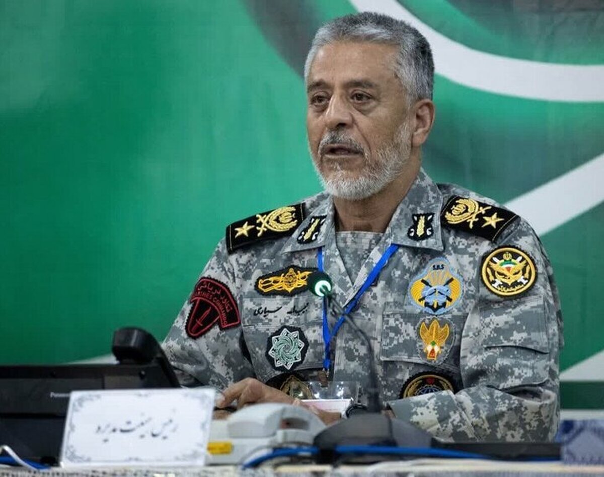 دریادار سیاری: پوزه هر دشمنی را به خاک میمالیم