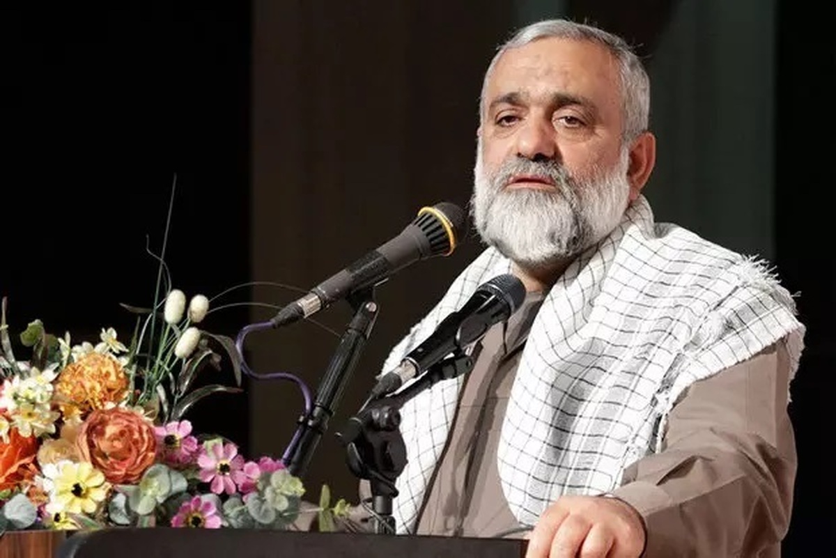 شهدا ستارگان هدایت در فضای غبارآلود جهان امروز هستند