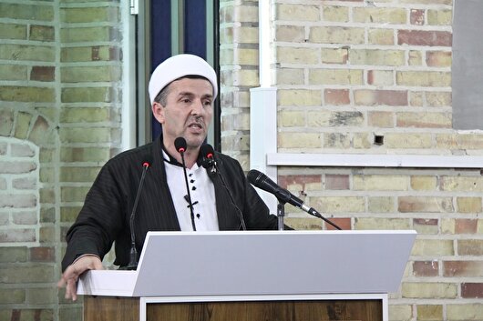 سیره نظری و عملی امام خمینی(ره)، الگویی برای مسئولان است
