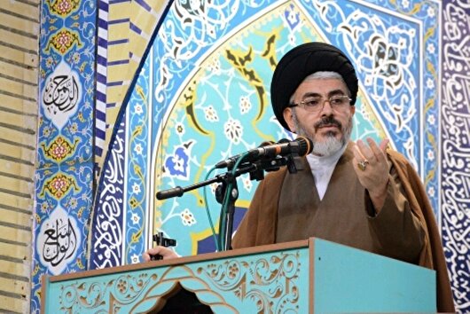 امام جمعه ارومیه: شخصیت امام خمینی (ره) باید برای جوانان تبیین شود