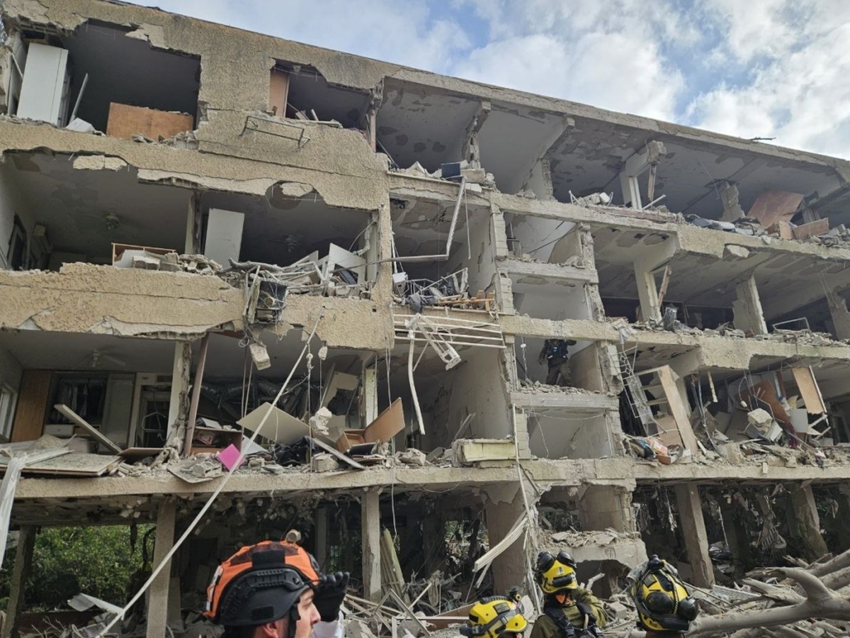 حضور پررنگ نیرو&zwnj;های نظامی در محل انفجار موشک&zwnj;ها برای جلوگیری از مخابره تصاویر و فیلم&zwnj;ها