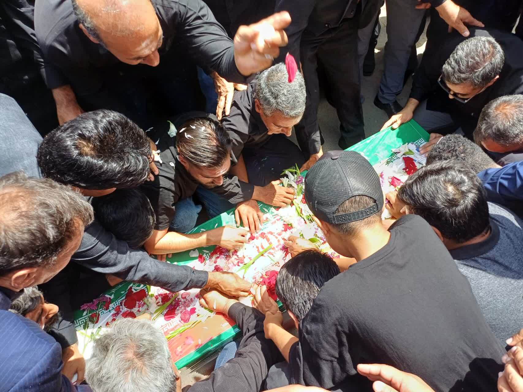 تشییع باشکوه پیکر شهید اکبر چگینی در کرج انجام شد