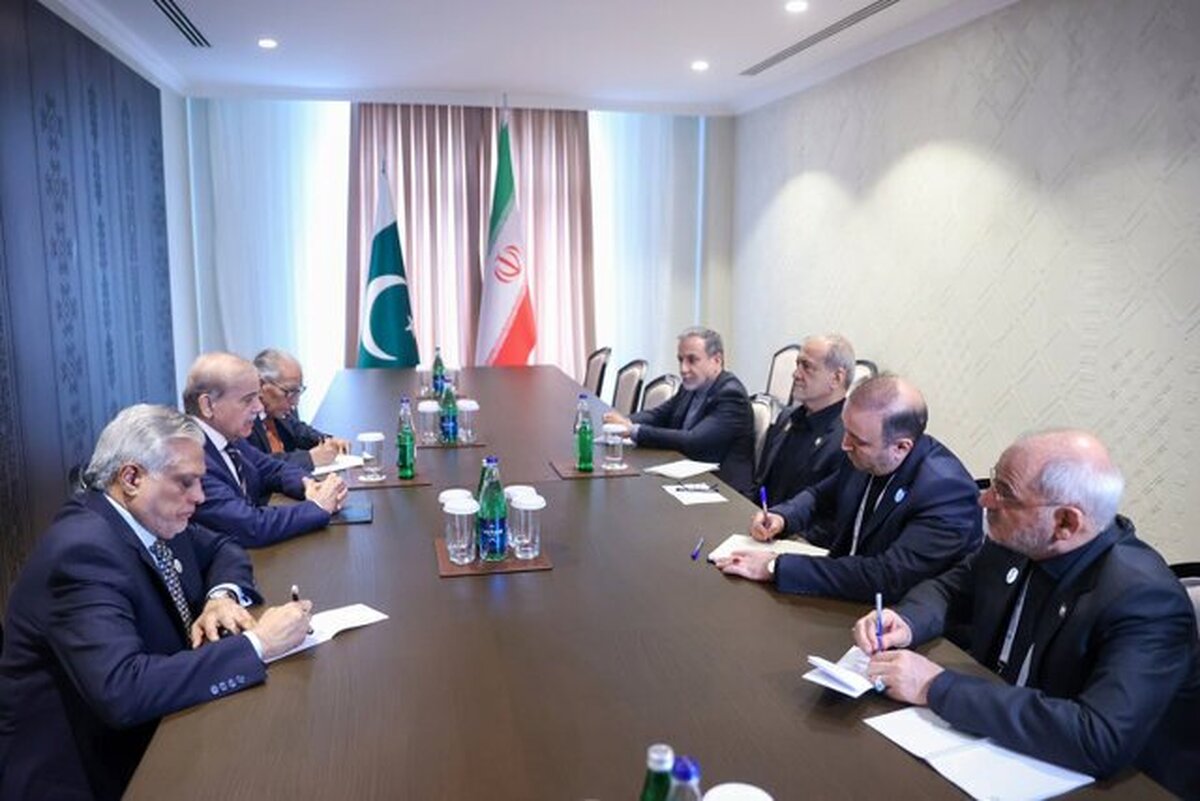 نخستوزیر پاکستان با پزشکیان دیدار کرد