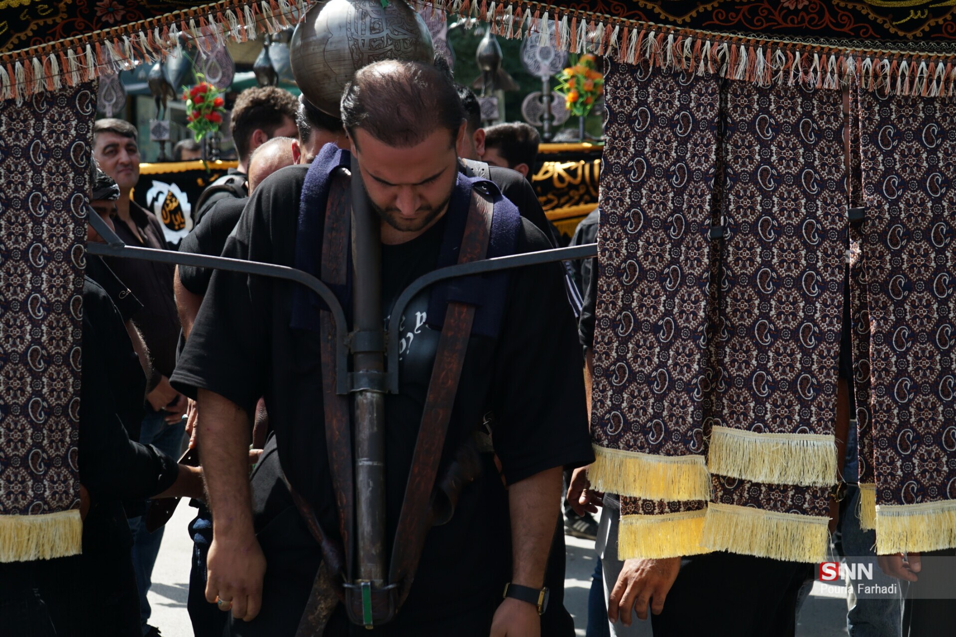 منتشر نشود////فرخشهر در سوگ علم&zwnj;ها؛ آیین باشکوه علم&zwnj;گردانی در تاسوعای حسینی برگزار شد +فیلم