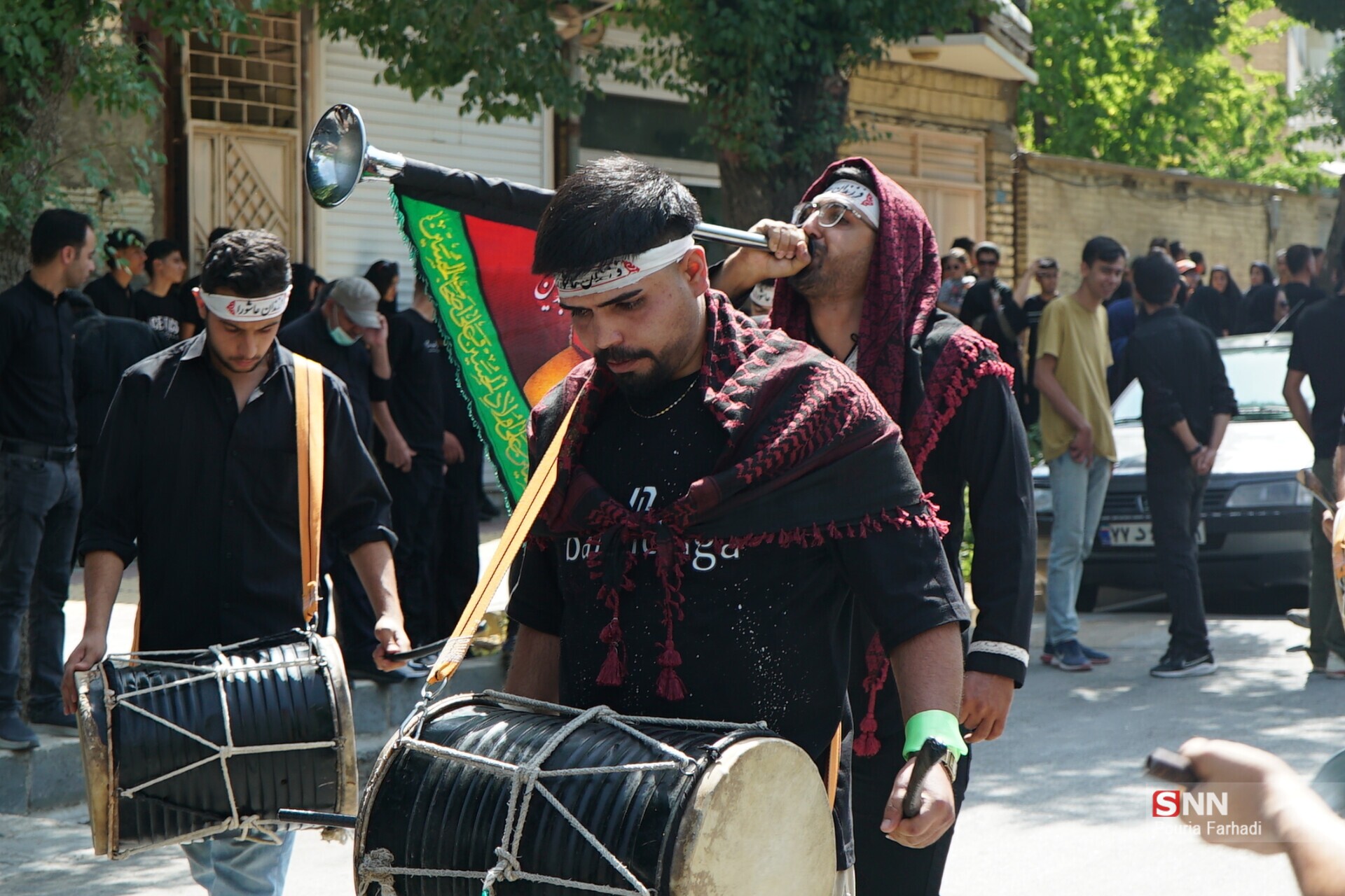 منتشر نشود////فرخشهر در سوگ علم&zwnj;ها؛ آیین باشکوه علم&zwnj;گردانی در تاسوعای حسینی برگزار شد +فیلم