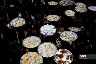 آیین سنتی توزیع غذای نذری در روستای اراضی