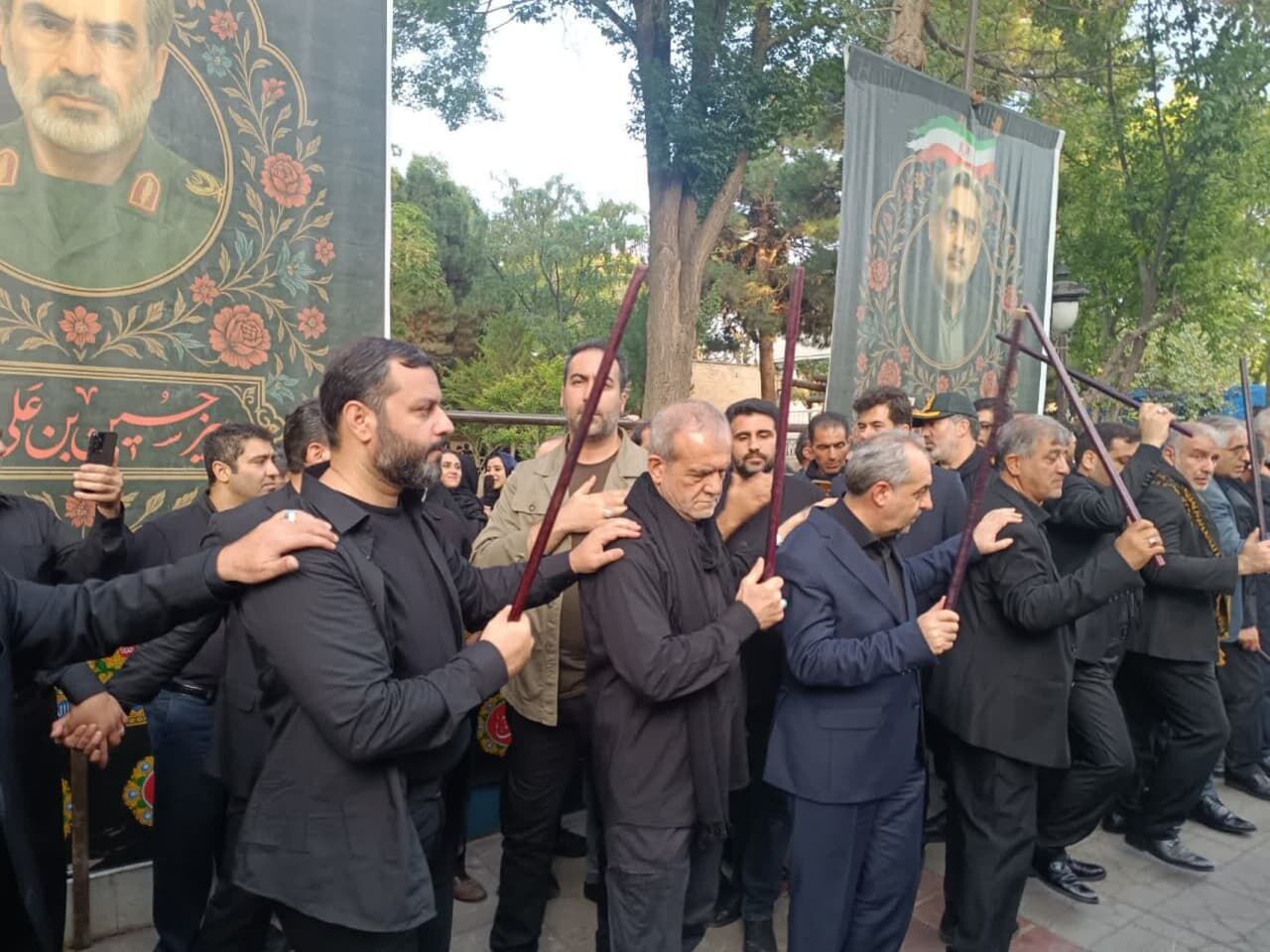 حضور پزشکیان در مراسم عزاداری حسینی شهر تبریز + فیلم