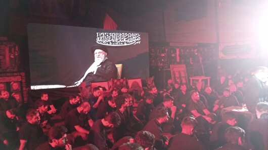 نوای حیدر حیدر گرگانیها پس از حضور رهبر در عزاداری حسینیه امام خمینی (ره)+ فیلم