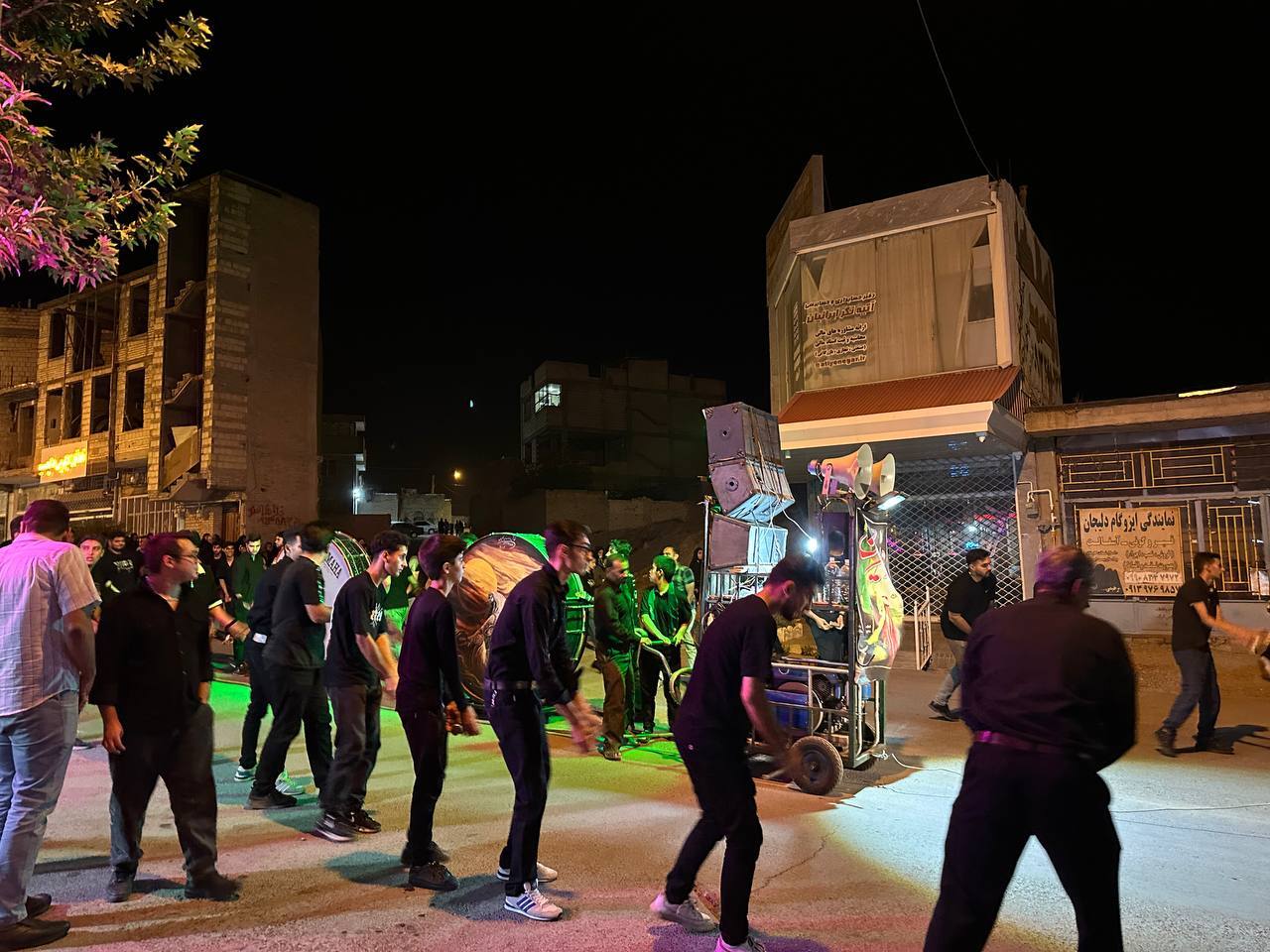 ضرباهنگ سنگ و سوز نی در شب&zwnj;های تاسوعا؛ آیین ۲۵۰ ساله &laquo;چاق&zwnj;چاقو&raquo; در سامان زنده می&zwnj;ماند + فیلم