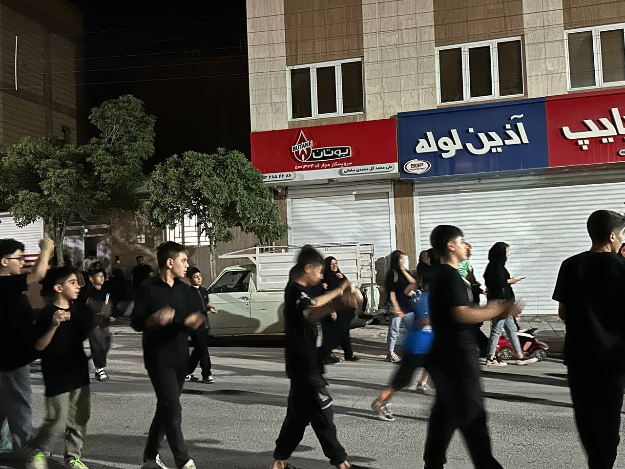 ضرباهنگ سنگ و سوز نی در شب&zwnj;های تاسوعا؛ آیین ۲۵۰ ساله &laquo;چاق&zwnj;چاقو&raquo; در سامان زنده می&zwnj;ماند + فیلم