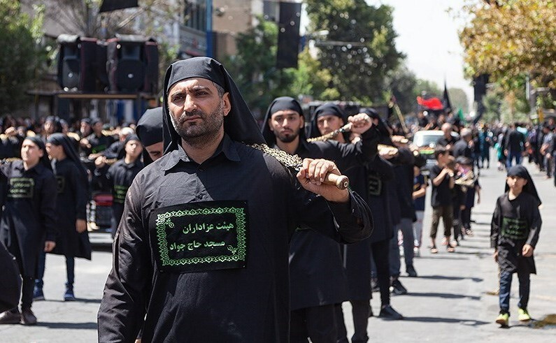 عاشورا؛ آتش در دل، اشک در چشم، نام «حسین» بر زبان عاشورا؛ آتش در دل، اشک در چشم، نام «حسین» بر زبان